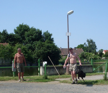 Rybářské závody na rybníku v Úžicích