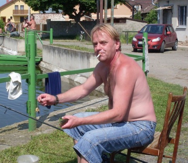 Rybářské závody na rybníku v Úžicích